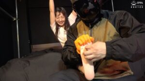 「バンザイ拘束くすぐりで悶える素人美人妻」新レーベル MK5(マジでくすぐる5秒前) Vol.2 素人妻マナミ 2