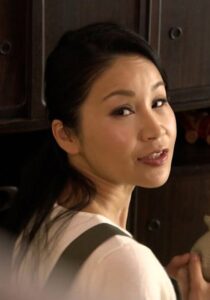 献身的に介護する熟女ヘルパーの裏切り行為!その代償は…おじいちゃんの性欲の捌け口となる美熟女ヘルパーさんへの中出しSEX