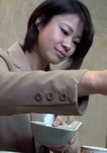地方の敏腕生保レディを契約するとホテルに●れ込み個撮テイでハメ撮りSEX!