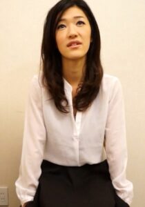 旦那のSEXに満足できずAV出演の広告に応募して来た、やリたい盛りの地方の若奧さん!平日昼間はイケない浮気タイム!