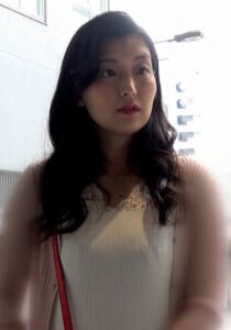 単身赴任の旦那さんとのセックスレスに悩む女盛りのカラダを持て余す奥様!女性としての魅力と自身を取り戻す為に不倫SEX!