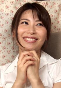 旦那の実家に行く途中の奥さんをアンケートと車に●れ込みエッチな質問!清楚に見えて実はドM変態の奥さんをなし崩し的にハメ撮りSEX