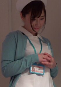 結婚3年目の看護師にギン勃ちチ●ポを見せてフェラ抜き!深夜、性欲に火がついた看護師は声を●して快楽堕ち…!