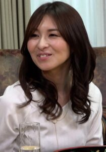 コタツの中のエロい美脚!童心にかえってこたつに潜って悪戯から声を●して快楽SEX!