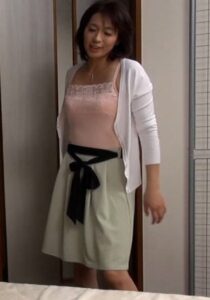 欲求不満の熟れたカラダを抑えることの出来ない性獣と化した母!息●のチ●ポに本能丸出し中出しSEX!