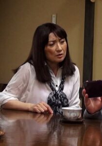 お母さんが教えてあげる!SEXの気持ち良さを教えたくて息●の肉棒を咥える淫獣お母さんと中出しSEX