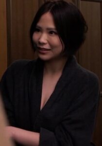 まさかの訪問者!欲求不満のカラダは4Pに快楽堕ち!連続ぶっかけSEX!