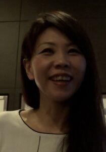ミニスカ好きの普通の熟女!?むっつりヤリマン豹変の淫乱SEX!夜景をバックに突かれまくるイキ過ぎ中出しSEX!