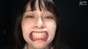 「人気女優 桐谷すずねチャンの激レア口内・歯・舌ベロ観察!」桐谷すずね