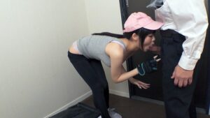 ピタパン女配達員 押しウリ即ハメデリバリー!私の本番お届けします!! みう(20)
