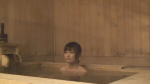 夜道で釣れたのは色白スレンダーの極上美魔女!ねっとりとした一夜限りの情事。