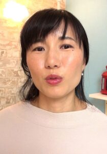 地味で真面目そうな天然系五十路熟女のAV初撮り映像!旦那の他に彼氏がふたりいる淫乱熟女が激しいSEXを求めて本能丸出しSEX!