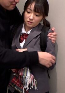 ミニマム黒髪ツインテール美○女とホテルで制服コスプレ個撮!なし崩し的にハメ撮り中出しSEX!