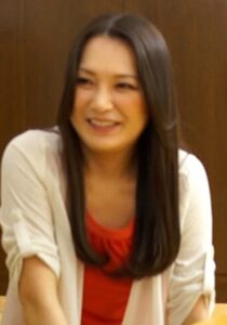 ごく普通の奥さんが豹変!?リビングで嵌めまくり本能丸出し淫乱SEX!