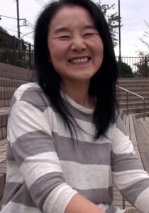 人生初の浮気SEXをAV出演で楽しむ遅咲き控え目熟女の本気イキの中出しSEX!