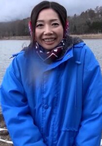 AV応募の地方の湖畔に暮らす熟女さんに突然訪問!3か月のセックスレスに耐えかねAV中出しSEX!