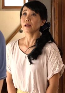 ミニスカ―トから覗く股間がエロい熟女…敏感になったカラダは快楽堕ちの本能丸出し中出しSEXにイキまくる!!