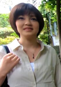 試飲モニターと誘われた会場で大人のおもちゃのモニターも!?素人まるだし無防備過ぎる剛毛人妻の中出しSEX!