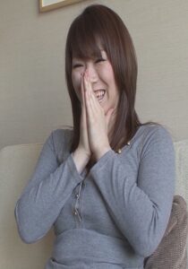 『あなたの奥さん大丈夫?』美人な妻ほど浮気する!興味本位でAV出演!旦那の仕事中に不倫SEXキメちゃいました!